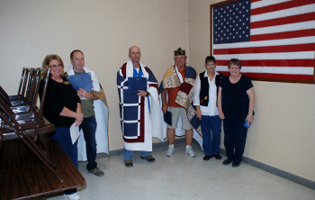 3 Vets presented with quilts